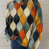 Anna | Modell absztrakt hullámos vonalakkal és